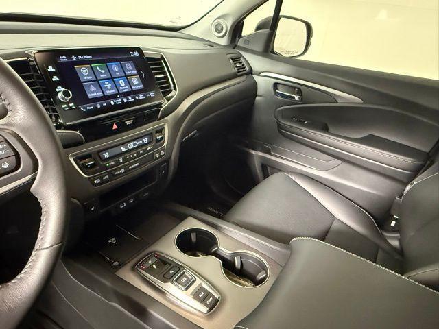 Photo of 2025 Crystal Black Honda Ridgeline
