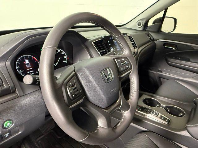 Photo of 2025 Crystal Black Honda Ridgeline