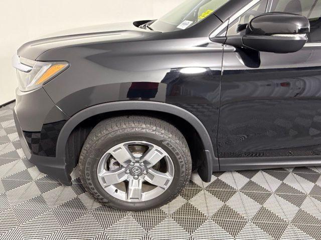 Photo of 2025 Crystal Black Honda Ridgeline