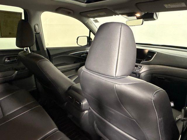 Photo of 2025 Crystal Black Honda Ridgeline