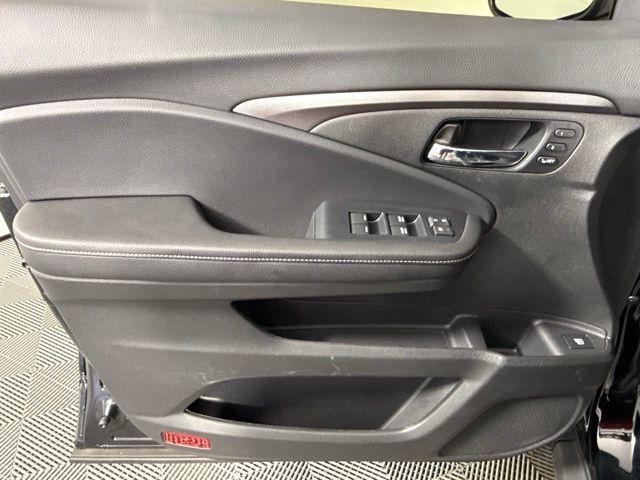 Photo of 2025 Crystal Black Honda Ridgeline