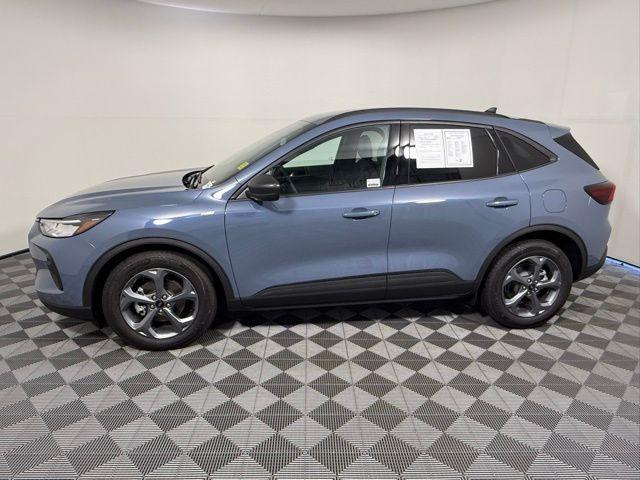 Photo of 2025 Vapor Blue Ford Escape