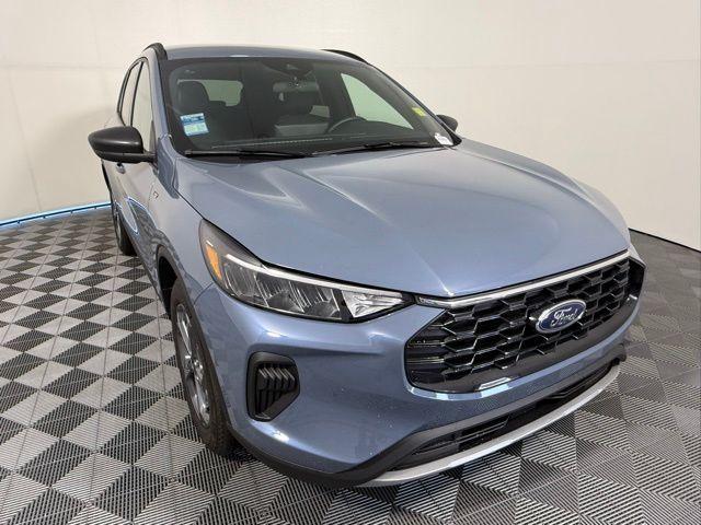 Photo of 2025 Vapor Blue Ford Escape