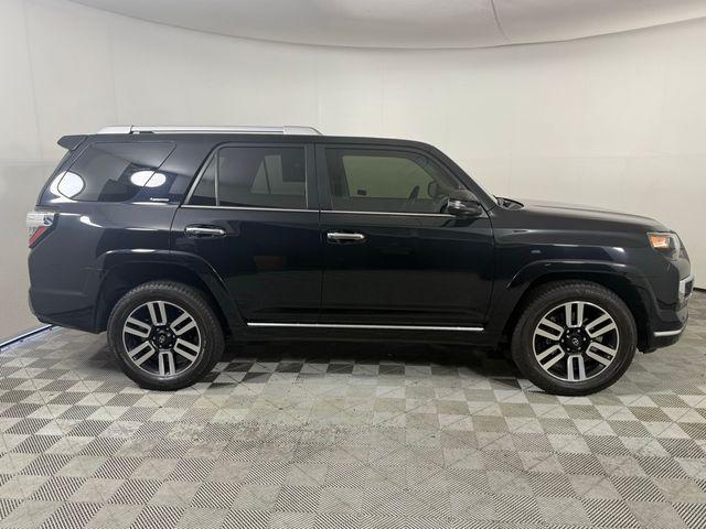 Photo of 2022 Midnight Black Metallic Toyota 4Runner
