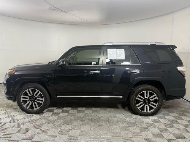 Photo of 2022 Midnight Black Metallic Toyota 4Runner