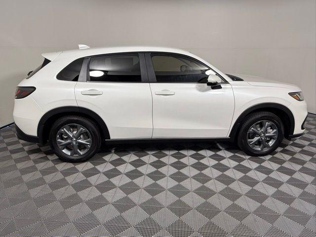 Photo of 2026 Platinum White Pearl Honda HR-V