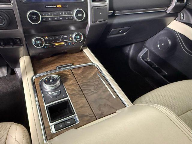 Photo of 2020 White Ford Expedition