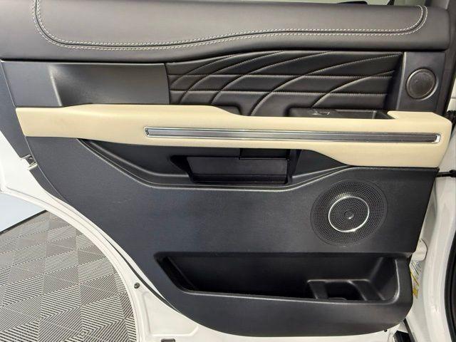 Photo of 2020 White Ford Expedition