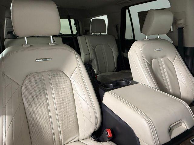 Photo of 2020 White Ford Expedition
