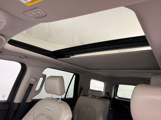 Photo of 2020 White Ford Expedition