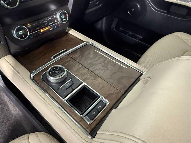 Photo of 2020 White Ford Expedition