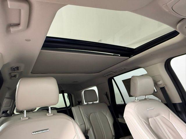 Photo of 2020 White Ford Expedition
