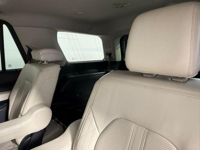 Photo of 2020 White Ford Expedition