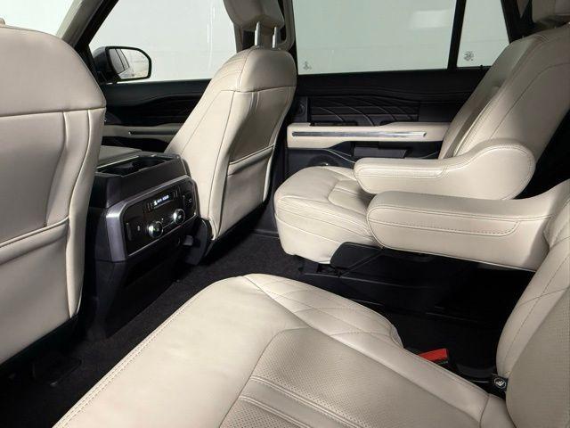 Photo of 2020 White Ford Expedition