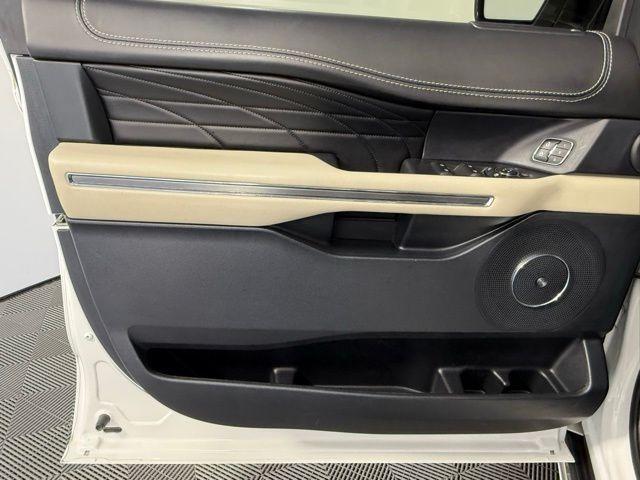 Photo of 2020 White Ford Expedition