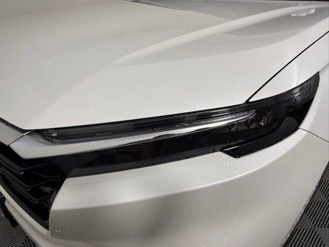Photo of 2026 Platinum White Pearl Honda CR-V