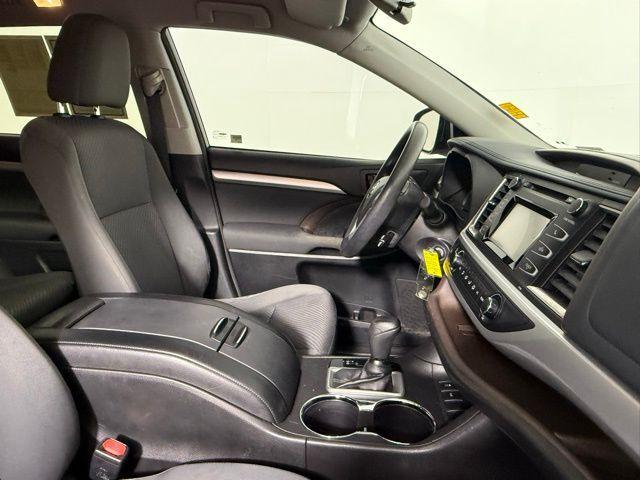 Photo of 2017 Ooh La La Rouge Mica Toyota Highlander