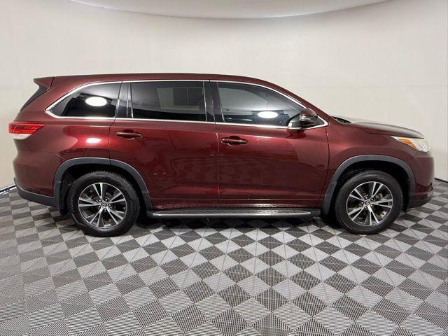 Photo of 2017 Ooh La La Rouge Mica Toyota Highlander