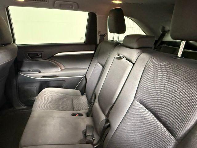Photo of 2017 Ooh La La Rouge Mica Toyota Highlander