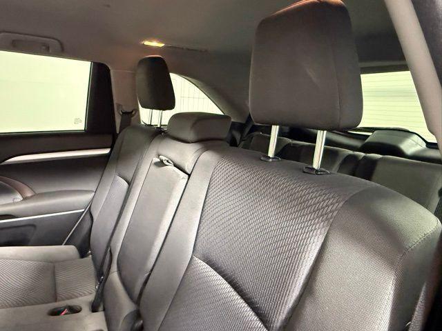 Photo of 2017 Ooh La La Rouge Mica Toyota Highlander