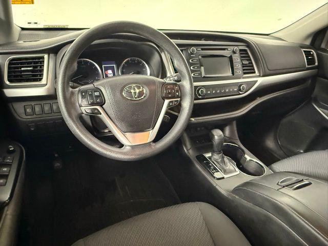 Photo of 2017 Ooh La La Rouge Mica Toyota Highlander