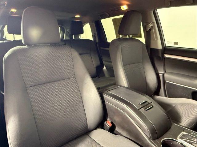 Photo of 2017 Ooh La La Rouge Mica Toyota Highlander