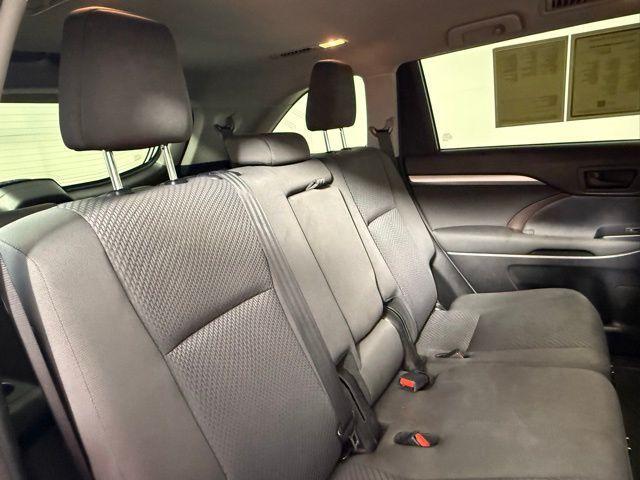 Photo of 2017 Ooh La La Rouge Mica Toyota Highlander