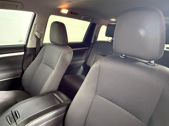 Photo of 2017 Ooh La La Rouge Mica Toyota Highlander