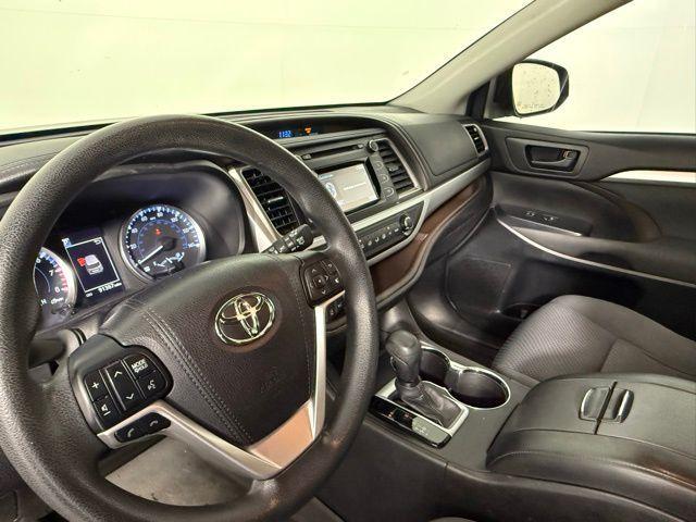 Photo of 2017 Ooh La La Rouge Mica Toyota Highlander