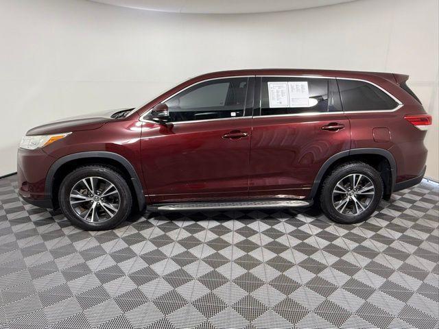 Photo of 2017 Ooh La La Rouge Mica Toyota Highlander