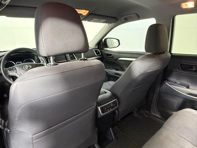 Photo of 2017 Ooh La La Rouge Mica Toyota Highlander