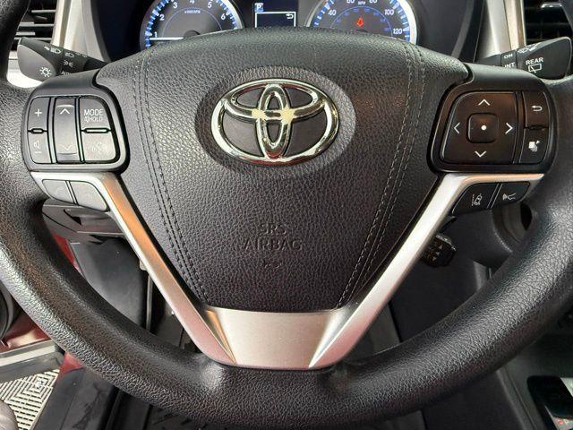 Photo of 2017 Ooh La La Rouge Mica Toyota Highlander