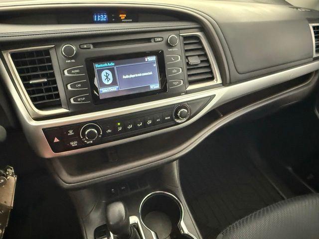 Photo of 2017 Ooh La La Rouge Mica Toyota Highlander