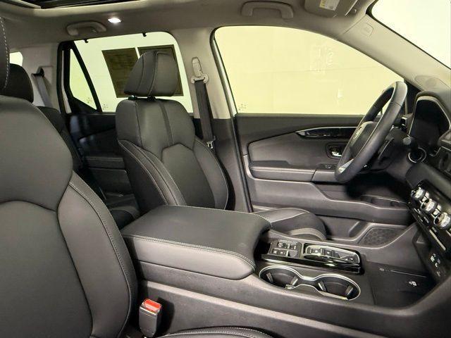 Photo of 2024 Platinum White Honda Pilot