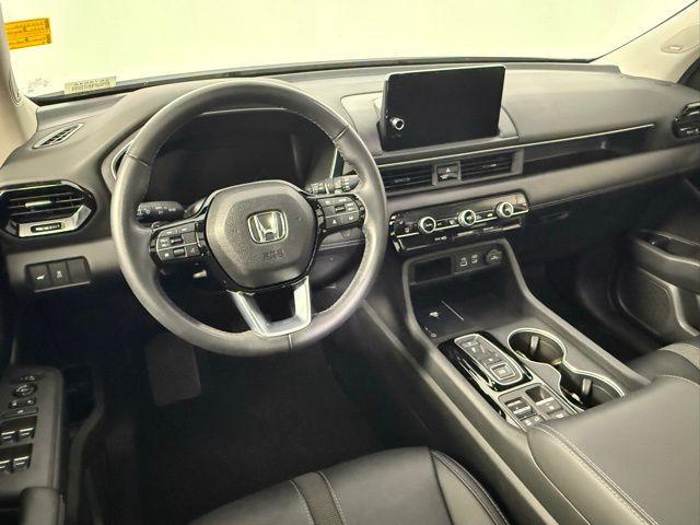Photo of 2024 Platinum White Honda Pilot