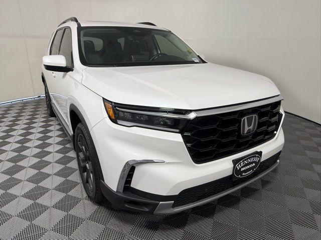 Photo of 2024 Platinum White Honda Pilot