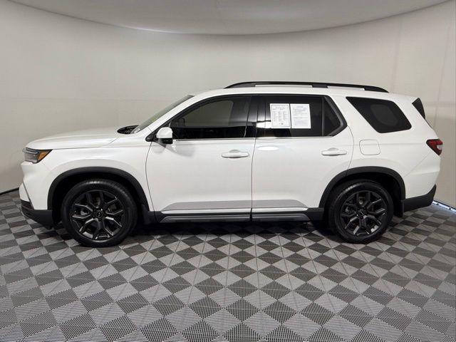 Photo of 2024 Platinum White Honda Pilot