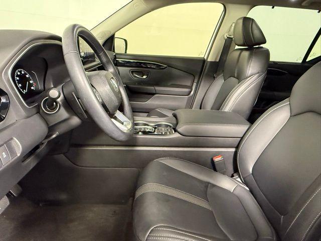 Photo of 2024 Platinum White Honda Pilot