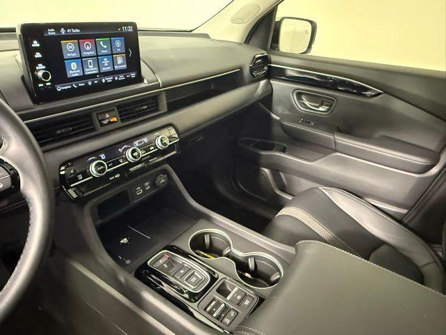 Photo of 2024 Platinum White Honda Pilot