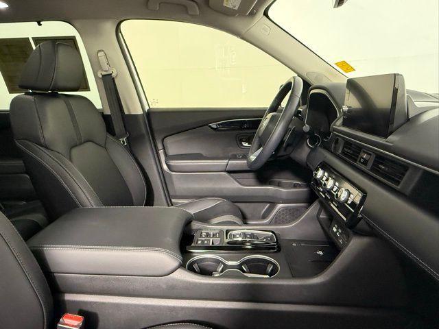 Photo of 2024 Platinum White Honda Pilot