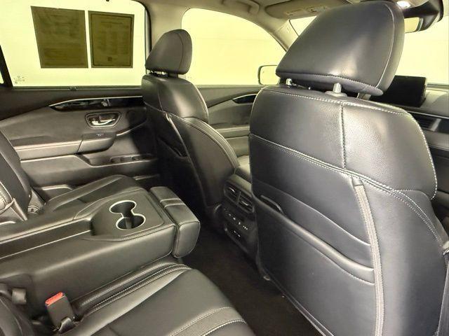 Photo of 2024 Platinum White Honda Pilot