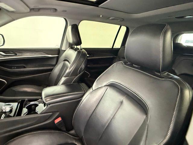 Photo of 2021 Bright White Clearcoat Jeep Grand Cherokee L