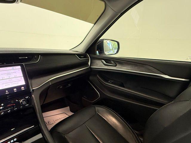 Photo of 2021 Bright White Clearcoat Jeep Grand Cherokee L
