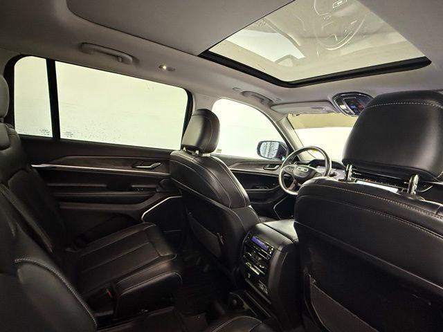 Photo of 2021 Bright White Clearcoat Jeep Grand Cherokee L