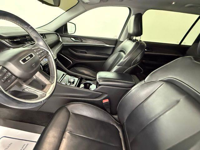 Photo of 2021 Bright White Clearcoat Jeep Grand Cherokee L
