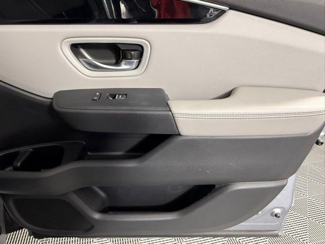 Photo of 2025 Lunar Silver Metallic Honda Pilot