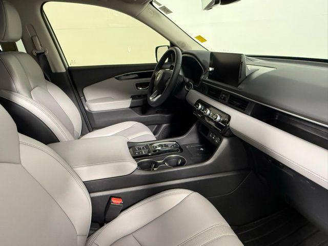 Photo of 2025 Lunar Silver Metallic Honda Pilot