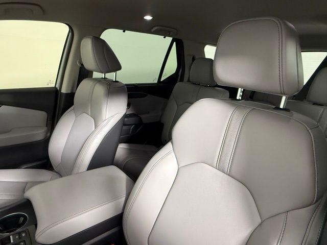 Photo of 2025 Lunar Silver Metallic Honda Pilot