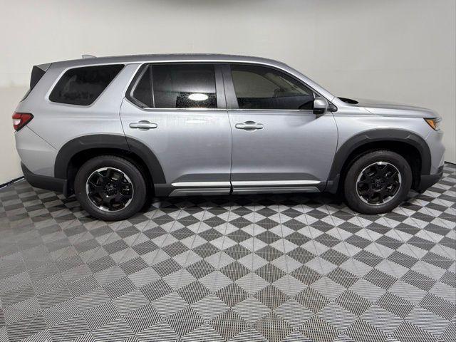 Photo of 2025 Lunar Silver Metallic Honda Pilot