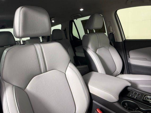 Photo of 2025 Lunar Silver Metallic Honda Pilot